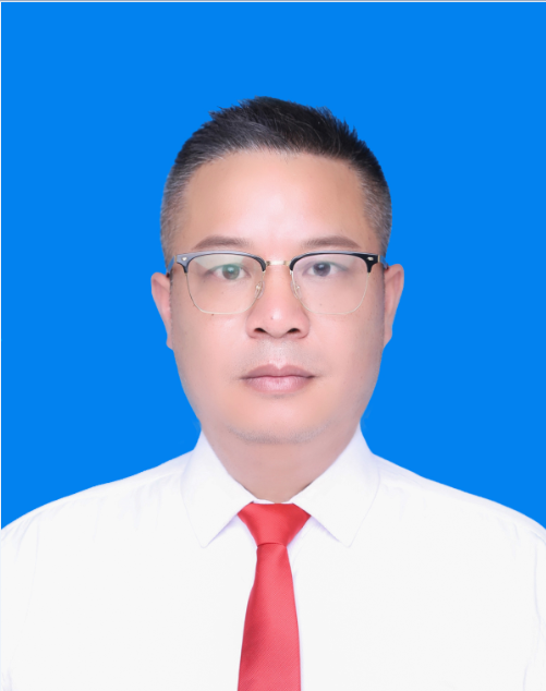 钟程，中共党员，副主任医师，邵阳市第二人民医院党委副书记、院长，邵阳市医学会理事会理事、邵阳市医学会泌尿外科专业委员会委员、邵阳市中西医结合学会肛肠专业委员会委员。2000年毕业于湖南医科大学（现中南大学湘雅医学院），从事外科临床工作二十余年，擅长于泌尿、普外科疾病的诊治。在国家、省级刊物上发表优秀论文多篇。.png